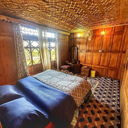 Lala Rukh Group Of Houseboats Hotel ศรีนาการ์ ภายนอก รูปภาพ