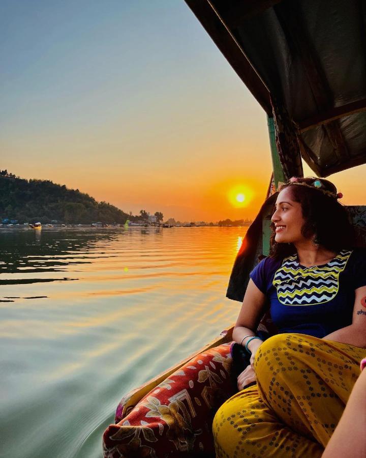 Lala Rukh Group Of Houseboats Hotel ศรีนาการ์ ภายนอก รูปภาพ