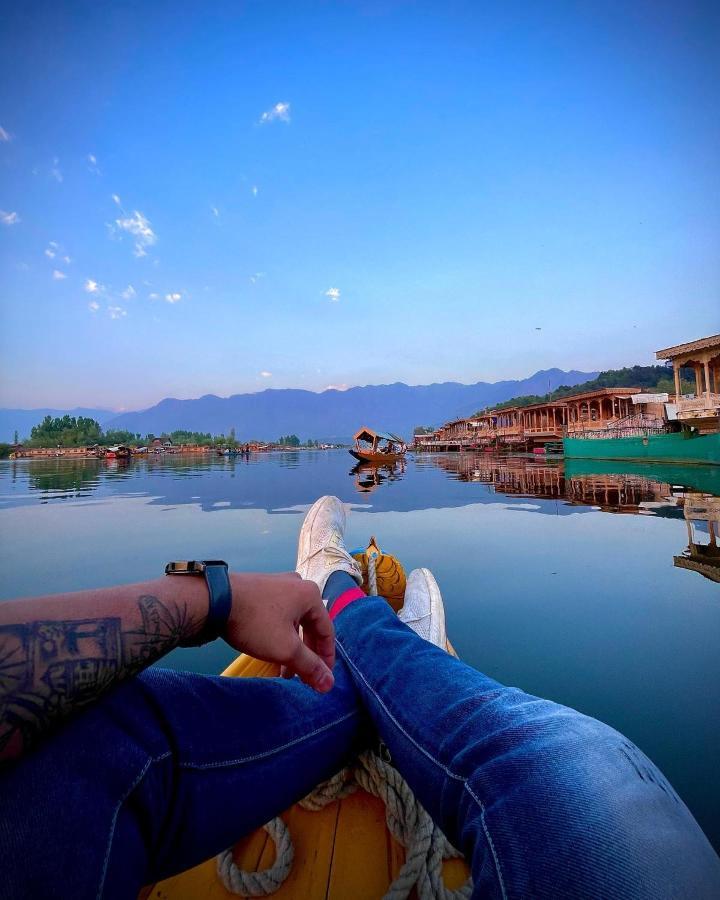 Lala Rukh Group Of Houseboats Hotel ศรีนาการ์ ภายนอก รูปภาพ