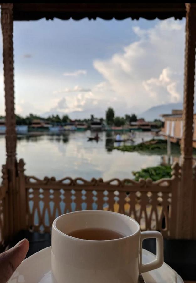 Lala Rukh Group Of Houseboats Hotel ศรีนาการ์ ภายนอก รูปภาพ