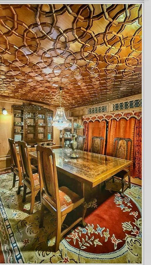 Lala Rukh Group Of Houseboats Hotel ศรีนาการ์ ภายนอก รูปภาพ
