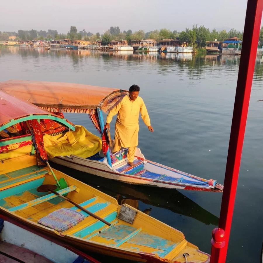 Lala Rukh Group Of Houseboats Hotel ศรีนาการ์ ภายนอก รูปภาพ