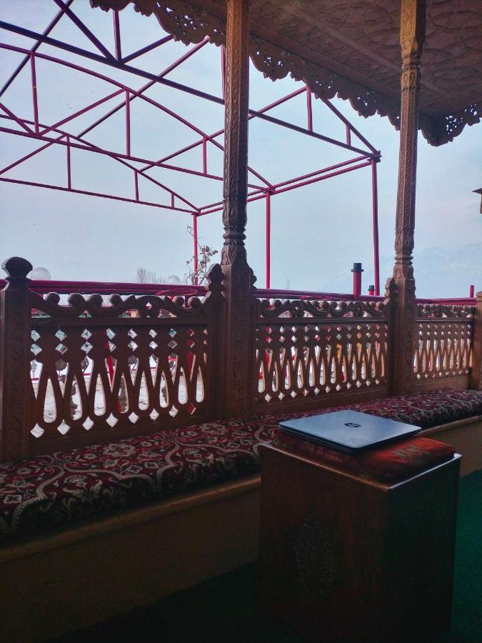 Lala Rukh Group Of Houseboats Hotel ศรีนาการ์ ภายนอก รูปภาพ
