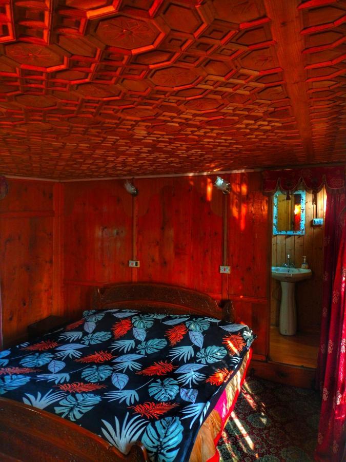 Lala Rukh Group Of Houseboats Hotel ศรีนาการ์ ภายนอก รูปภาพ