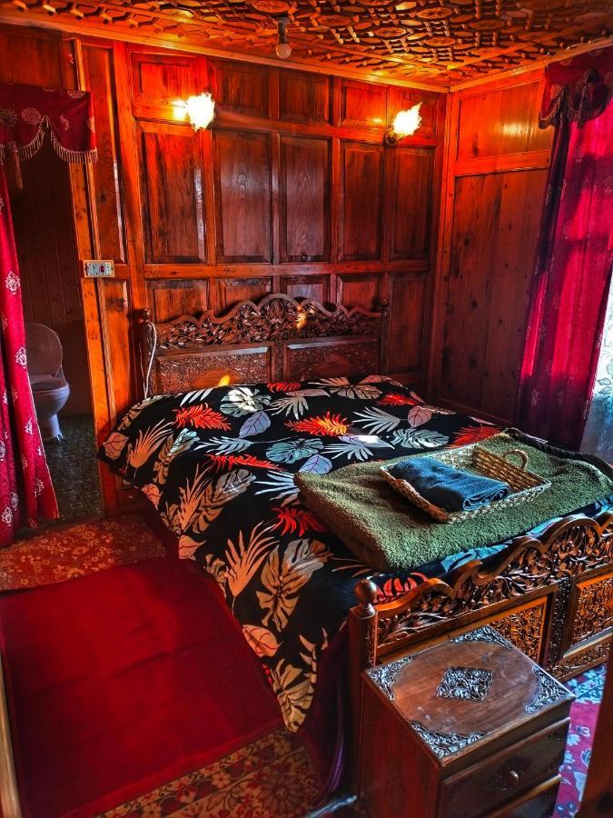 Lala Rukh Group Of Houseboats Hotel ศรีนาการ์ ภายนอก รูปภาพ