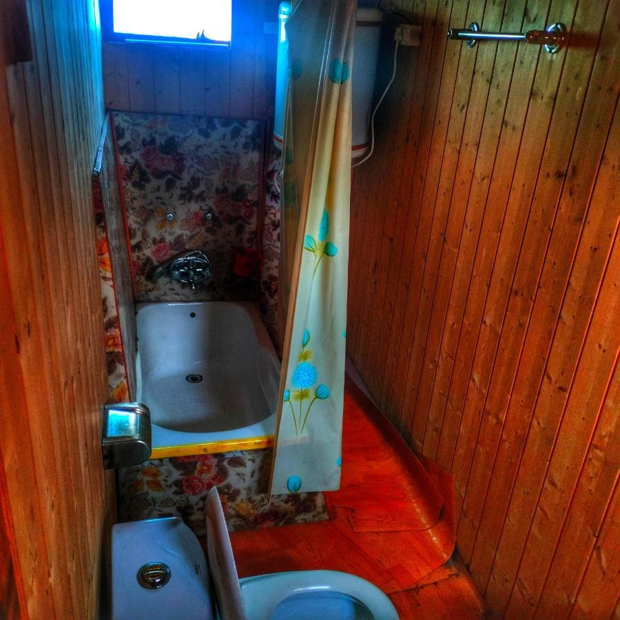 Lala Rukh Group Of Houseboats Hotel ศรีนาการ์ ภายนอก รูปภาพ