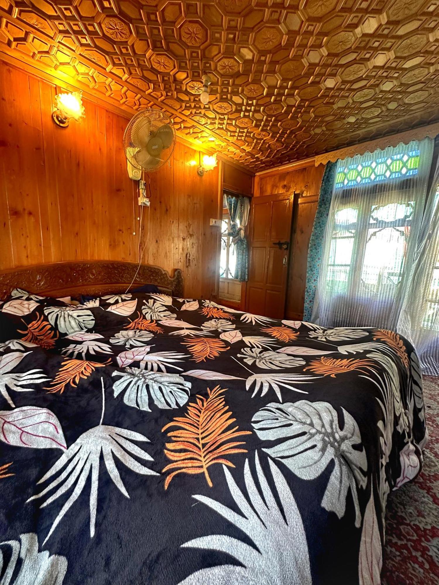 Lala Rukh Group Of Houseboats Hotel ศรีนาการ์ ภายนอก รูปภาพ