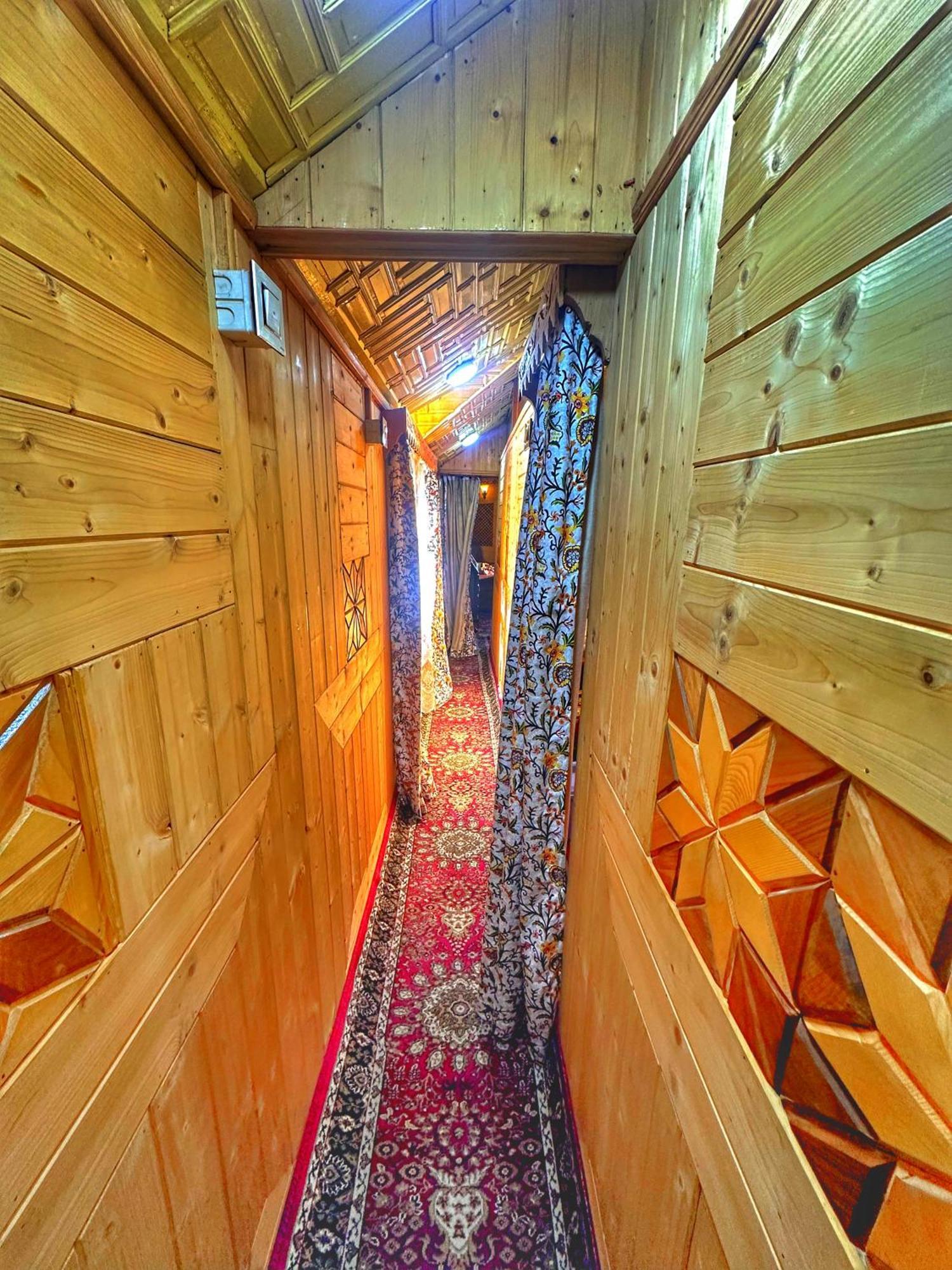 Lala Rukh Group Of Houseboats Hotel ศรีนาการ์ ภายนอก รูปภาพ