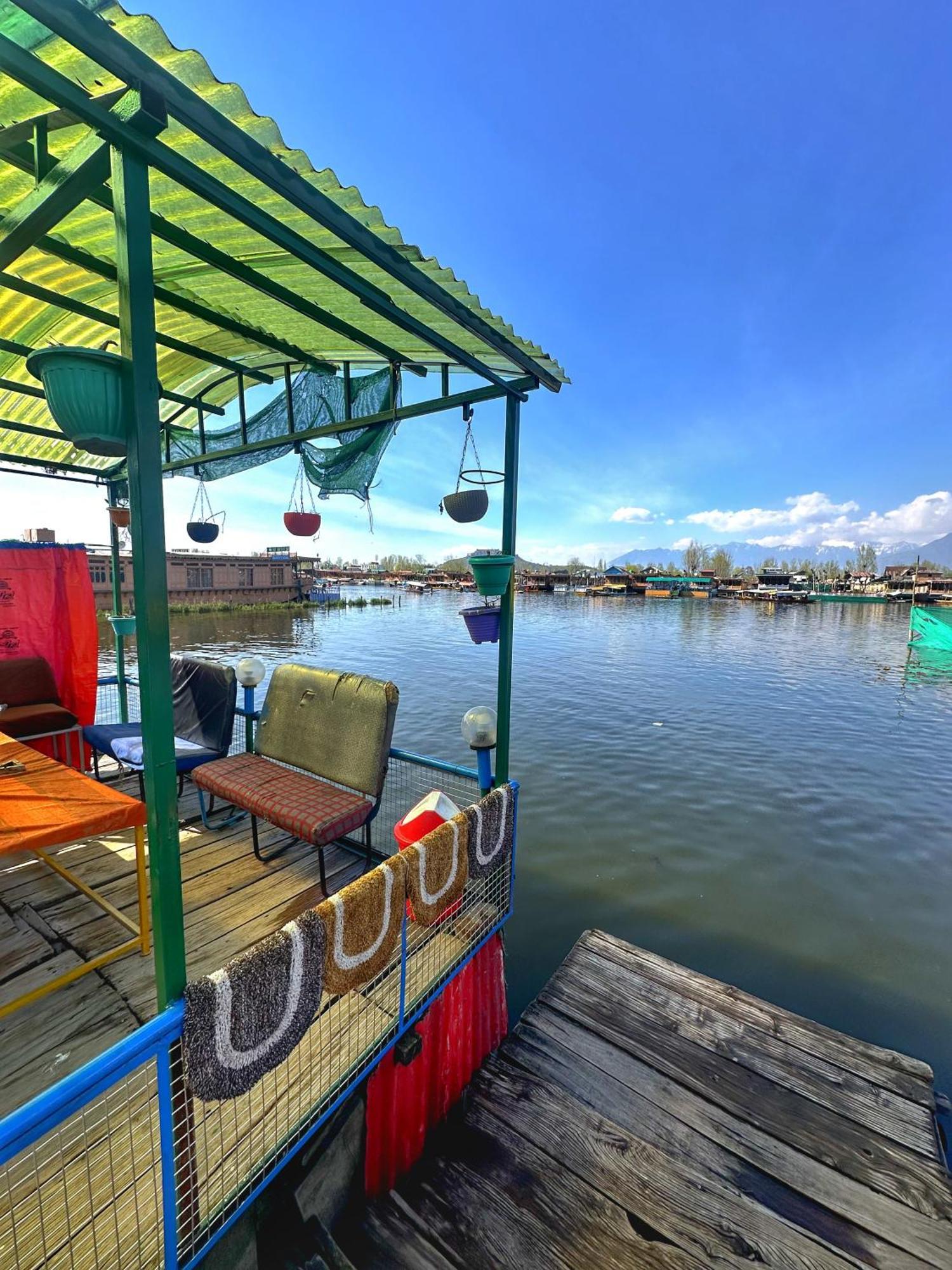Lala Rukh Group Of Houseboats Hotel ศรีนาการ์ ภายนอก รูปภาพ