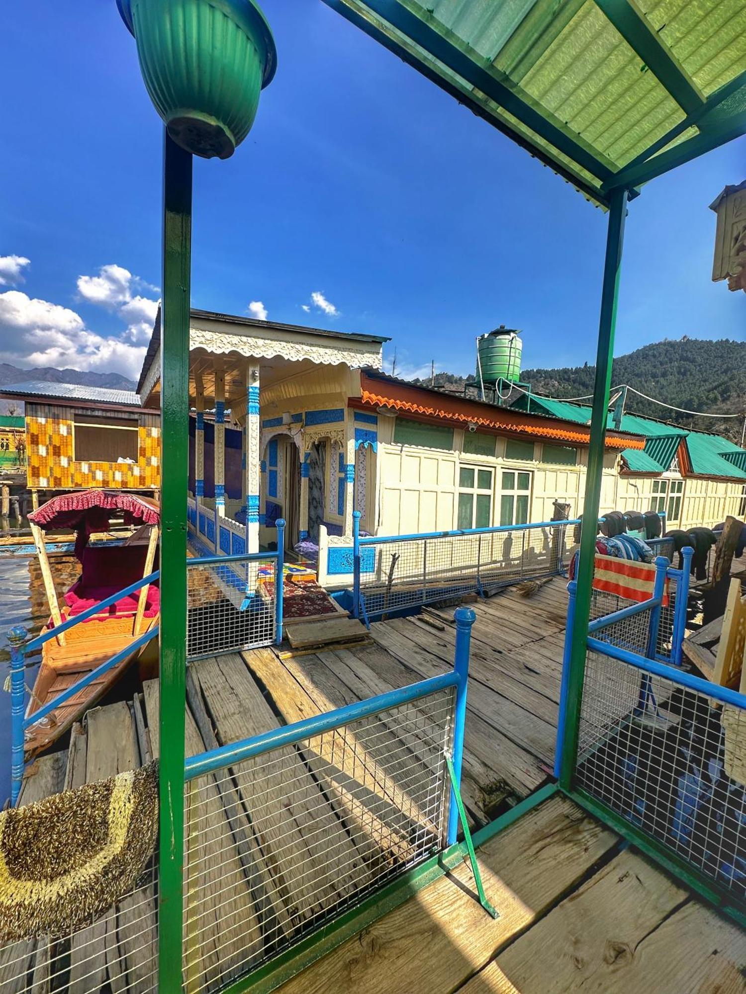 Lala Rukh Group Of Houseboats Hotel ศรีนาการ์ ภายนอก รูปภาพ