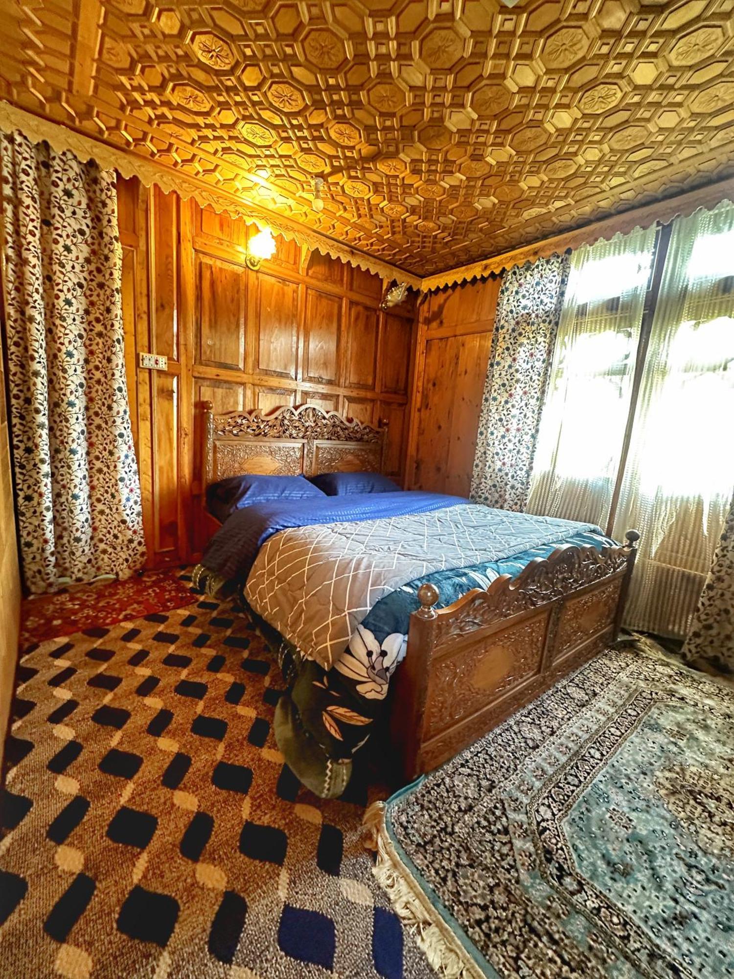Lala Rukh Group Of Houseboats Hotel ศรีนาการ์ ภายนอก รูปภาพ