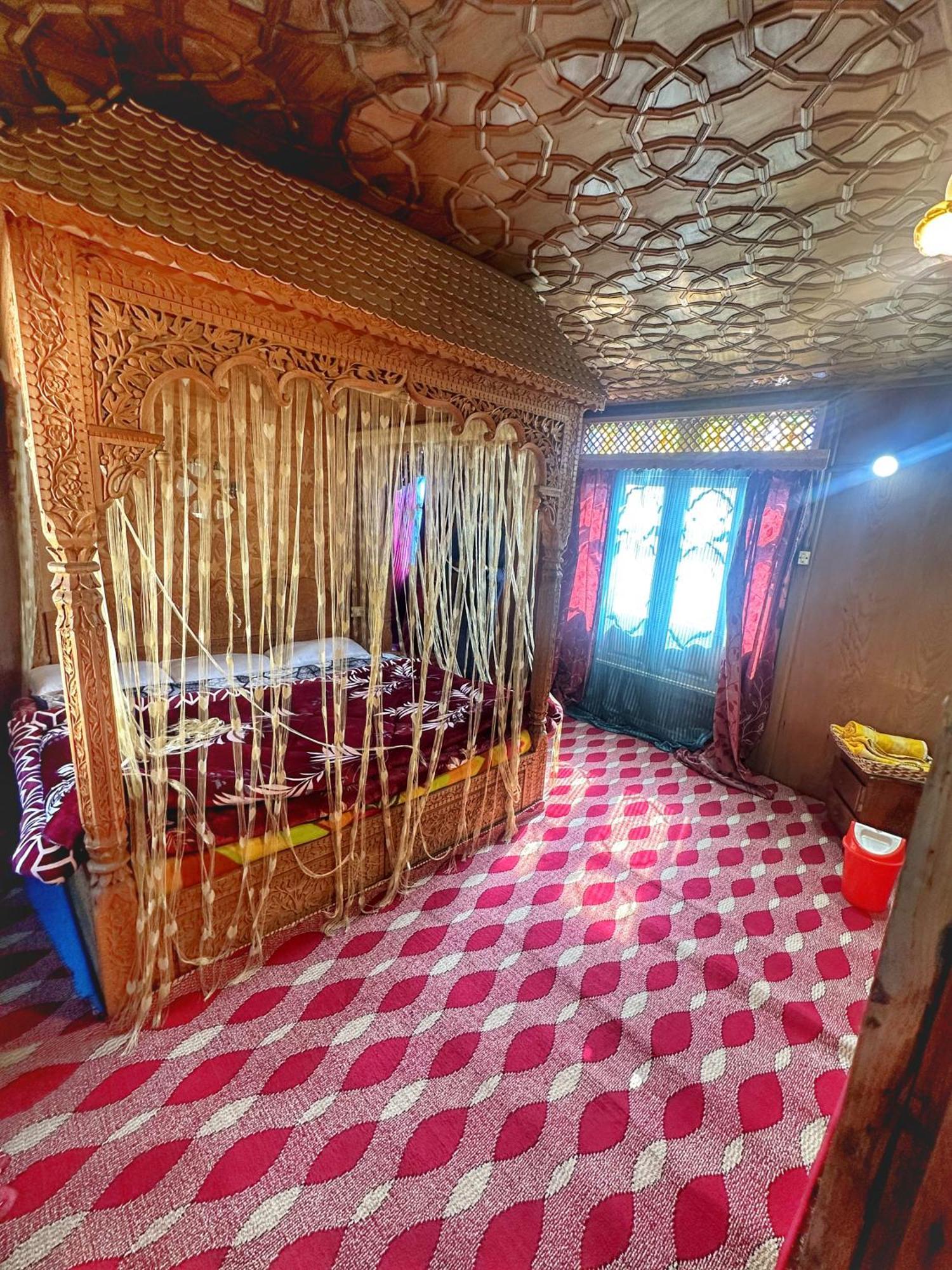 Lala Rukh Group Of Houseboats Hotel ศรีนาการ์ ภายนอก รูปภาพ